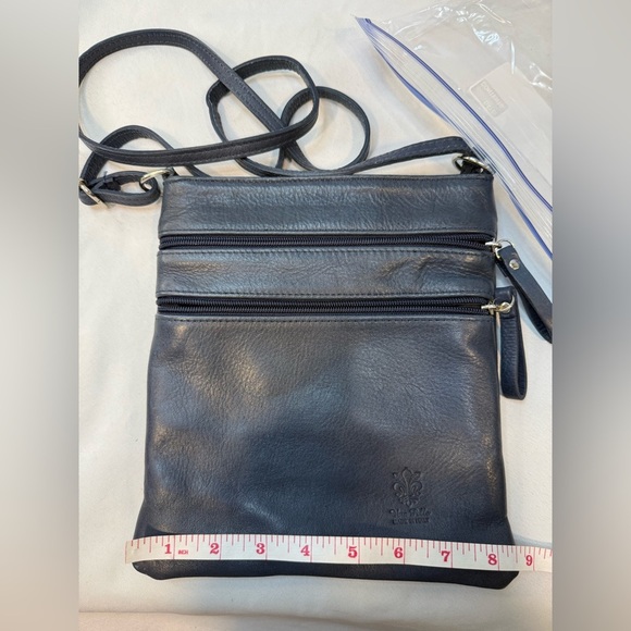 Vera Pelle Navy Blue Genuine Leather Crossbody Bag with Zippered Pockets - Picture 15 of 15